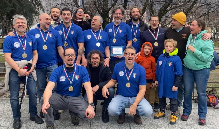images/images/attivitasubacquee_nuotopinnato/medium/Foto_FIRS_squadra_prima_classificata.jpeg